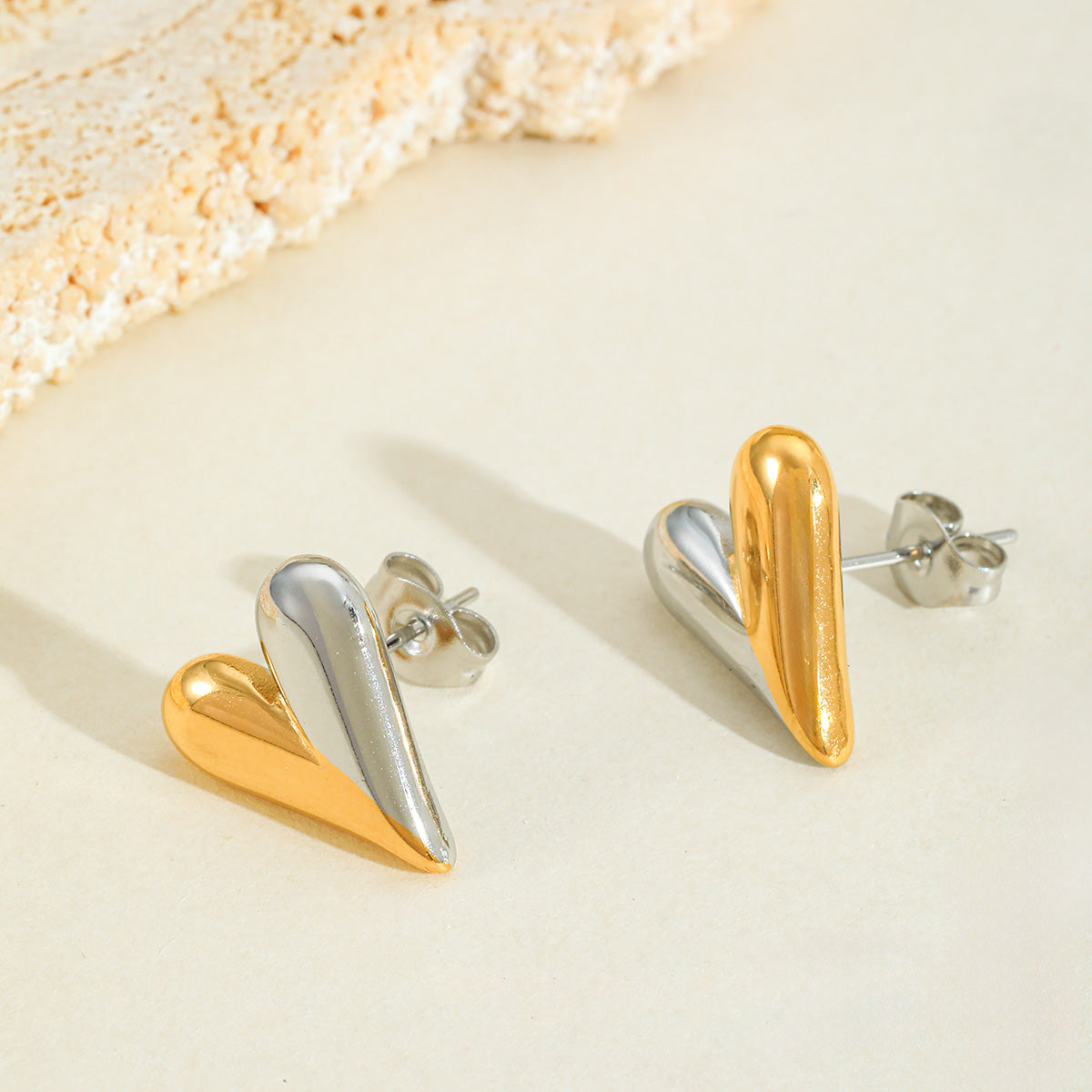 Aretes Love