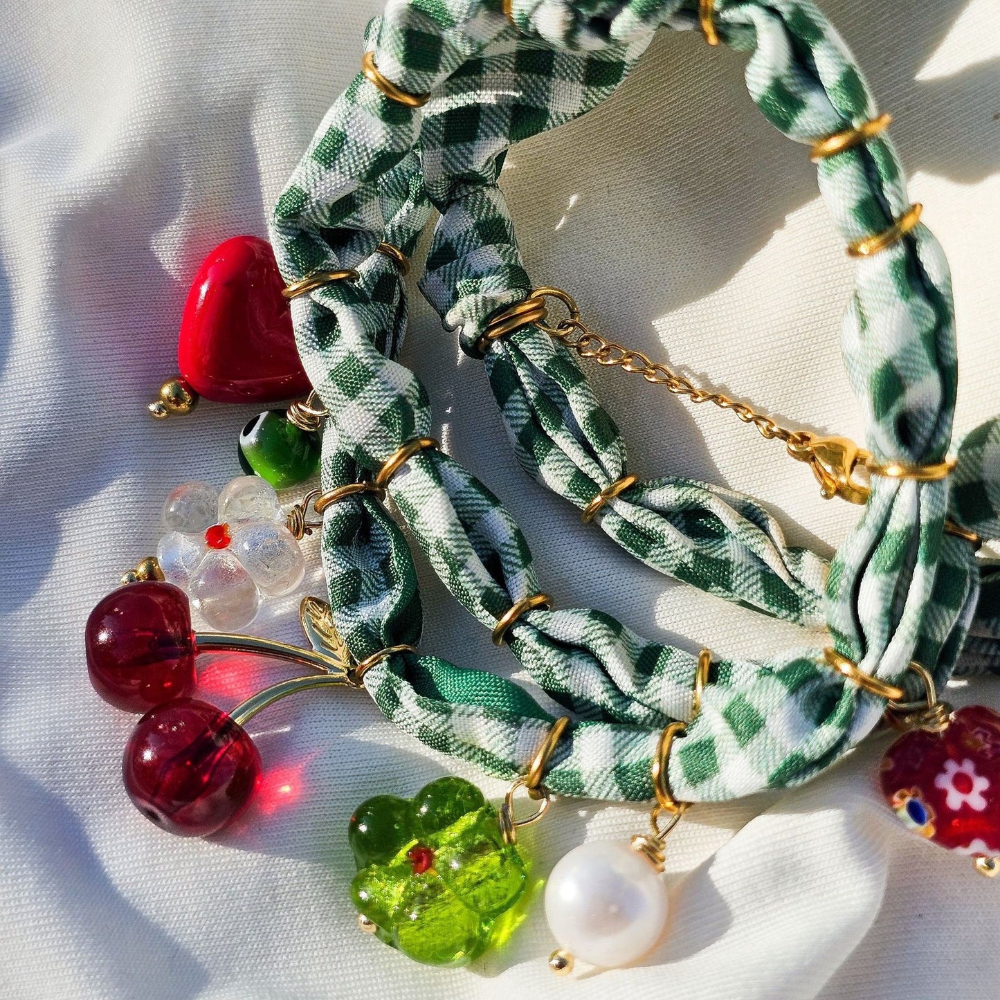 Collar cherry beach