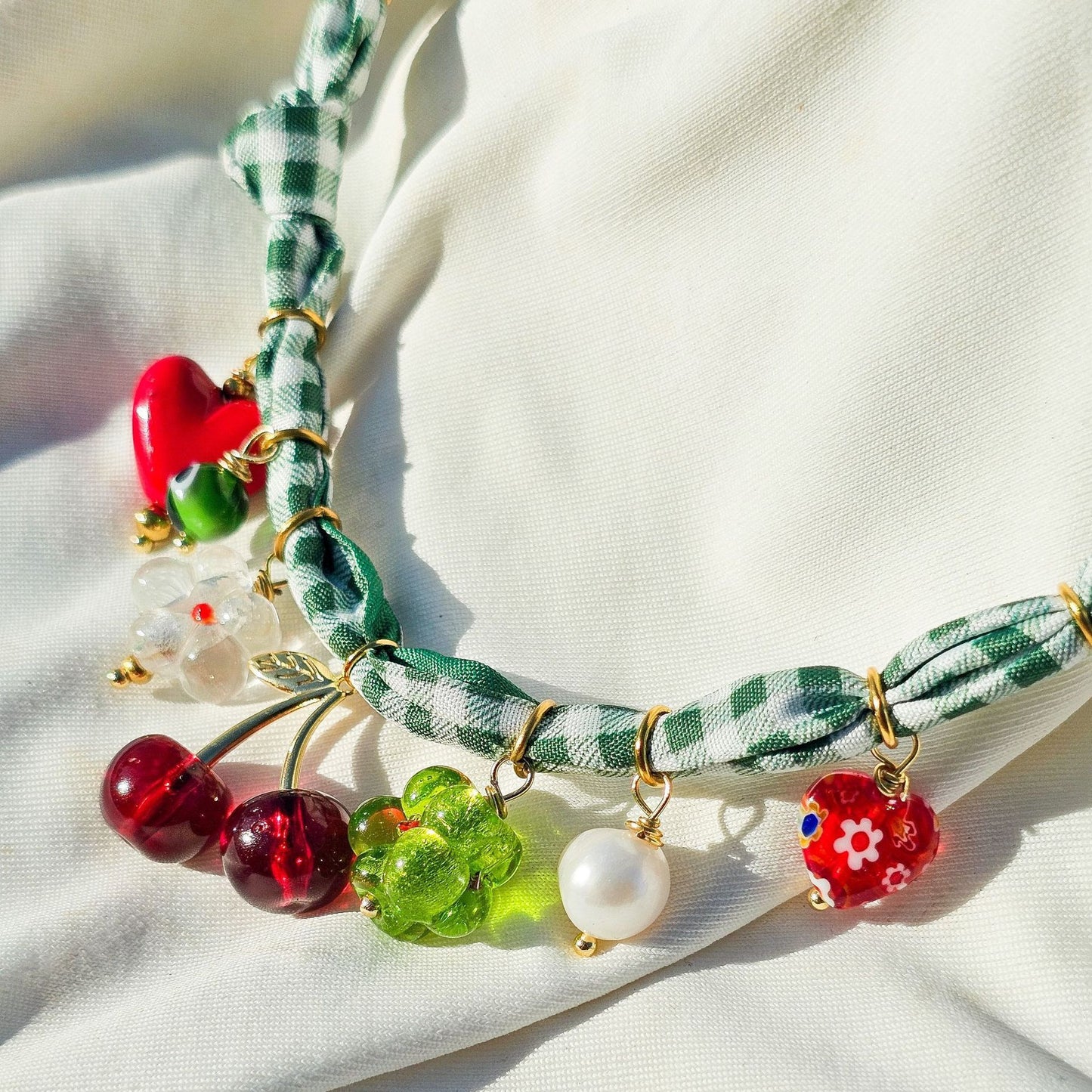 Collar cherry beach